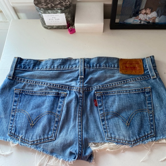 Levi’s Jean shorts - Picture 3 of 3